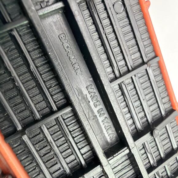 Tyco & Bachmann HO Scale Freight Cars Lot w/ Tyco 24 Trackside Signs & Poles - Picture 7 of 8